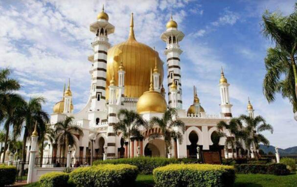 The grand Ubudiah Mosque